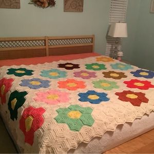 Rare vintage hexagonal flower afghan